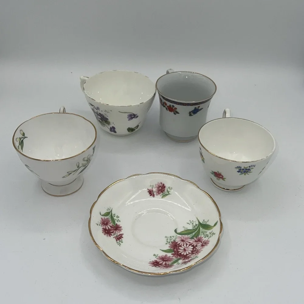 4 TEA‎ CUPS & 1 SAUCER BONE CHINA  FLORAL